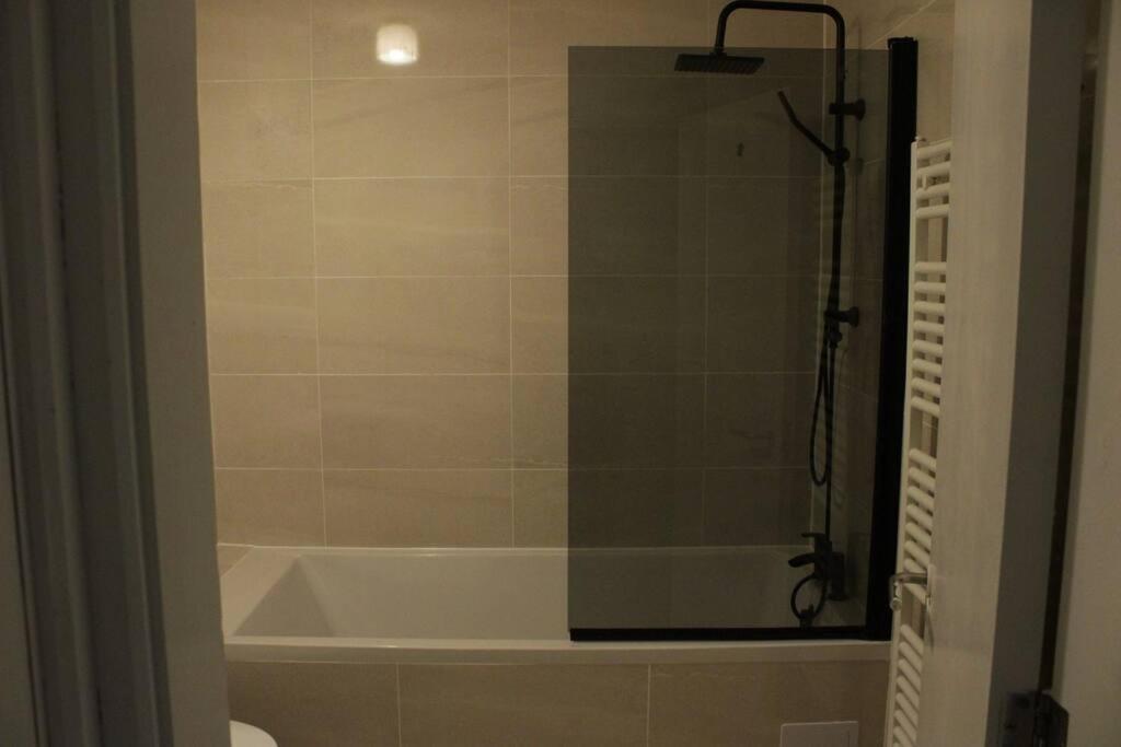 2 Bedroom Central London Apartment Modern And Stylish Exteriör bild